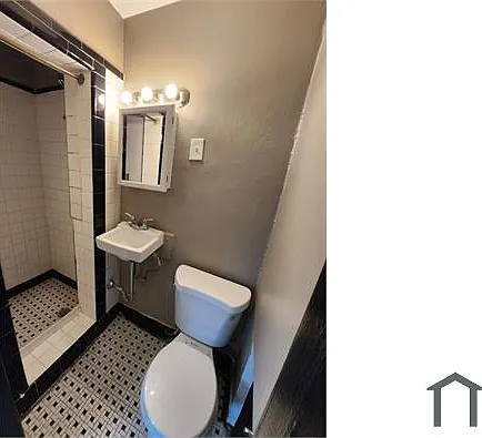 1304 W Walnut St — Photo 3