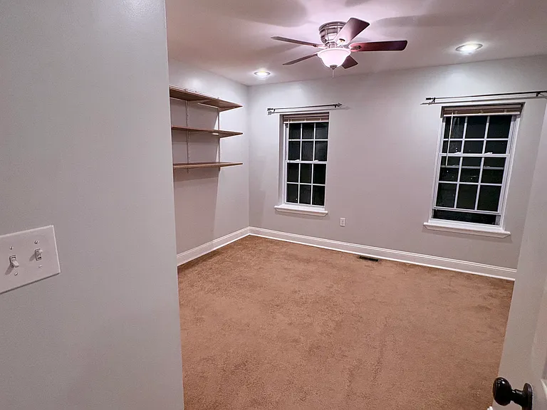 1008 W Cross St — Photo 16