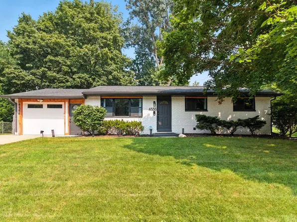 4556 Chadsworth St, Commerce Township, MI 48382