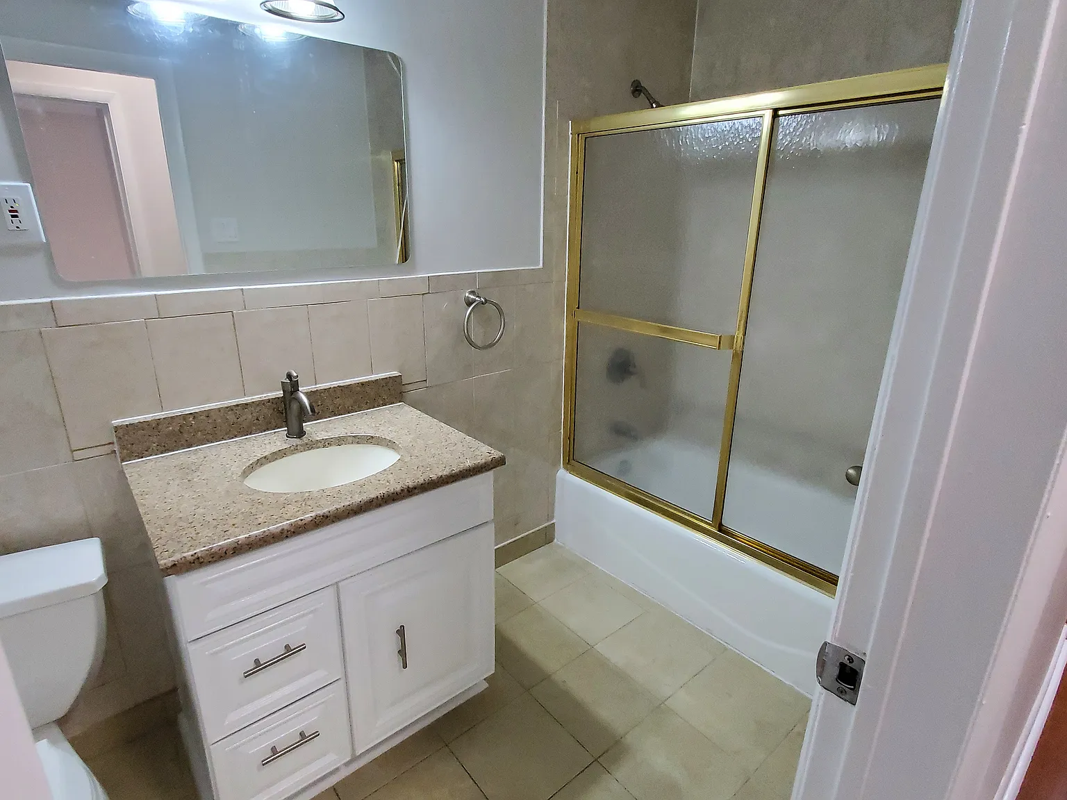 3 bed, 3200 sqft, $3,200 — Photo 4