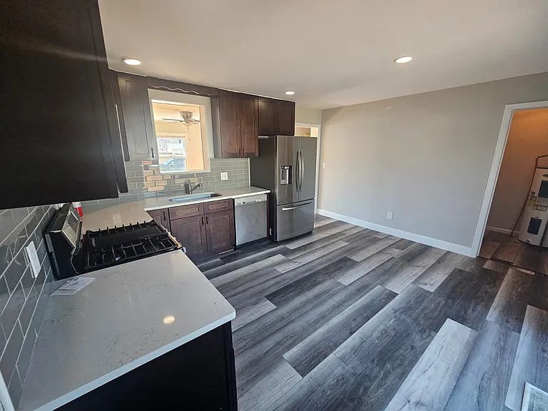 336 Park St — Photo 2