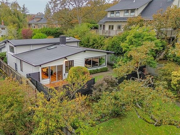 2nd image of 1262 Roslyn Rd