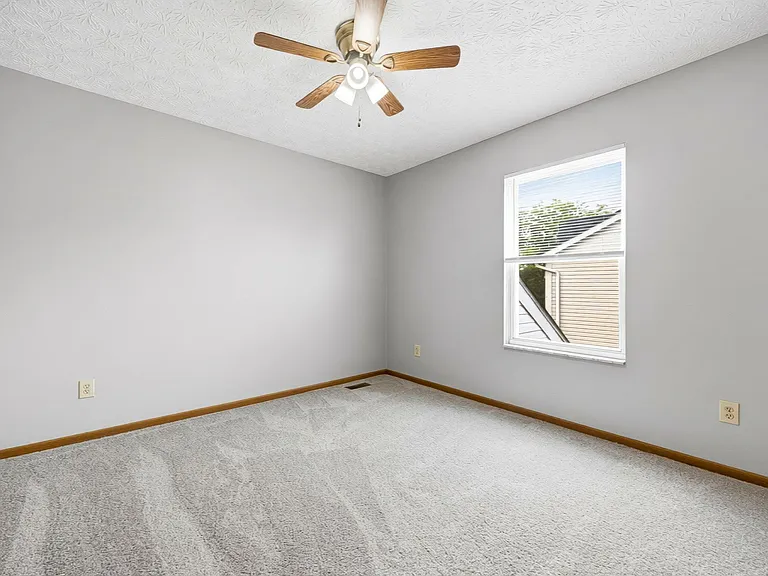 3033 Jamestown Dr — Photo 32