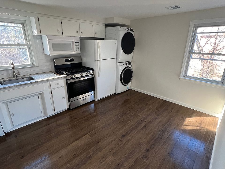 1st image of 568 Broughton Ave #2