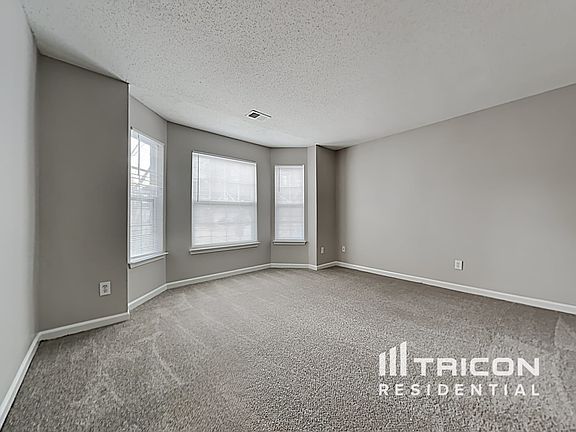 3rd image of 724 Walton Dr