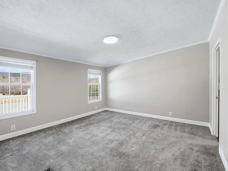 11049 Franklin St — Photo 15