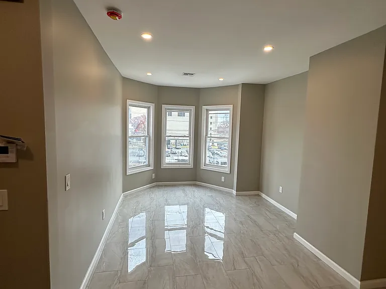 286 Summer Ave #2 — Photo 4