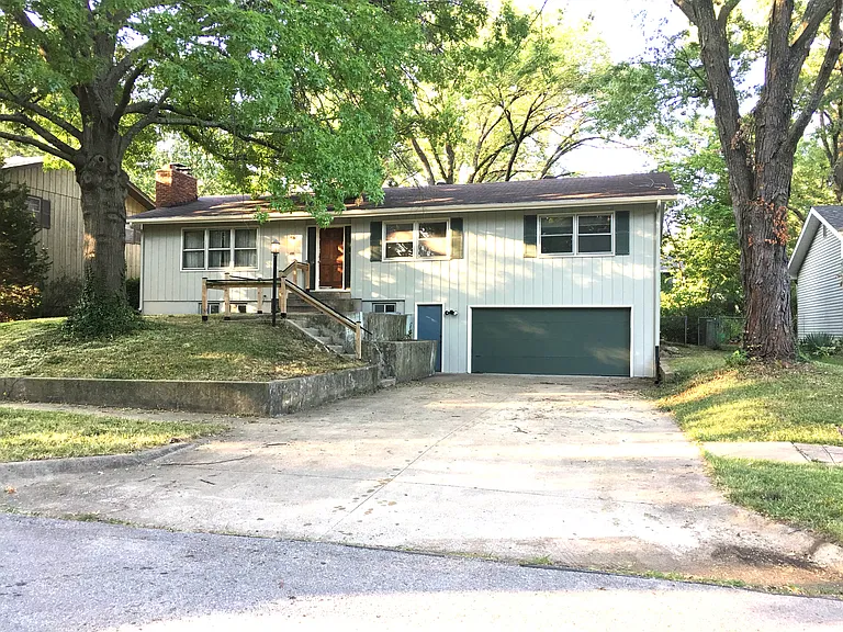 2409 Manchester Rd — Photo 4