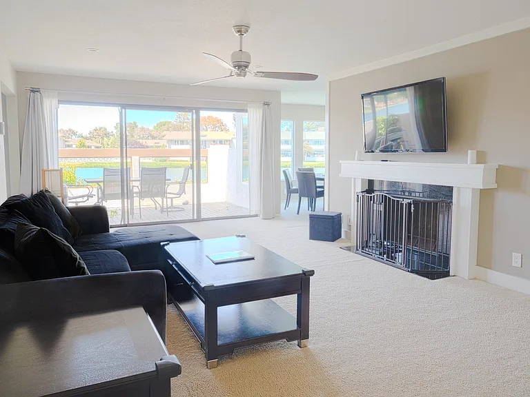 1035 Lido Ln — Photo 3