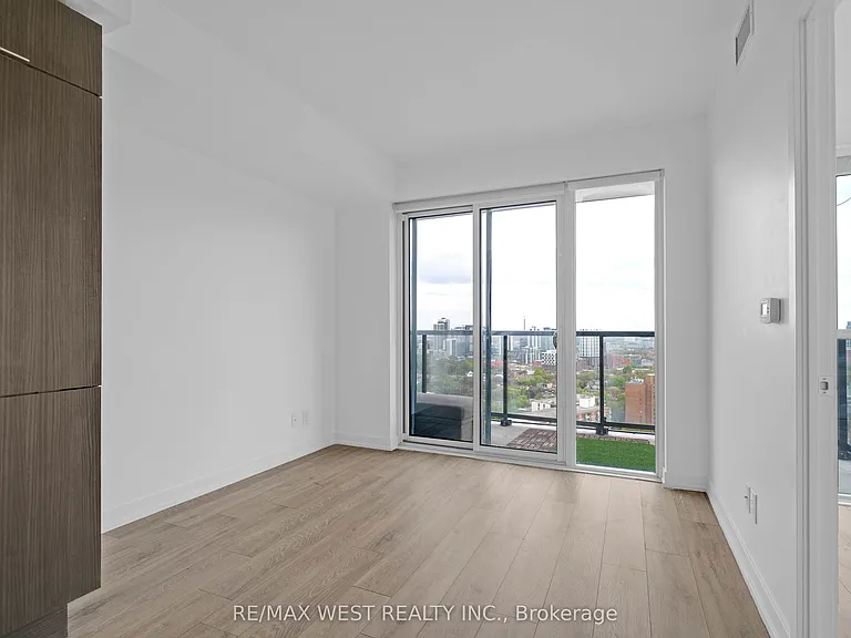 159 Wellesley St E #2006 — Photo 11