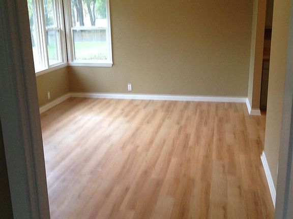 2nd image of 1403 Congress St