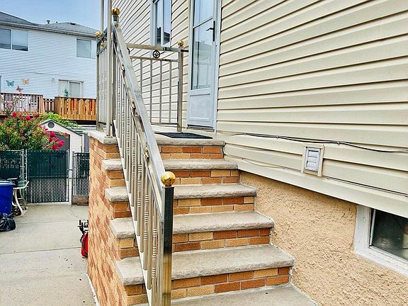 2nd image of 270 Brookfield Ave #1