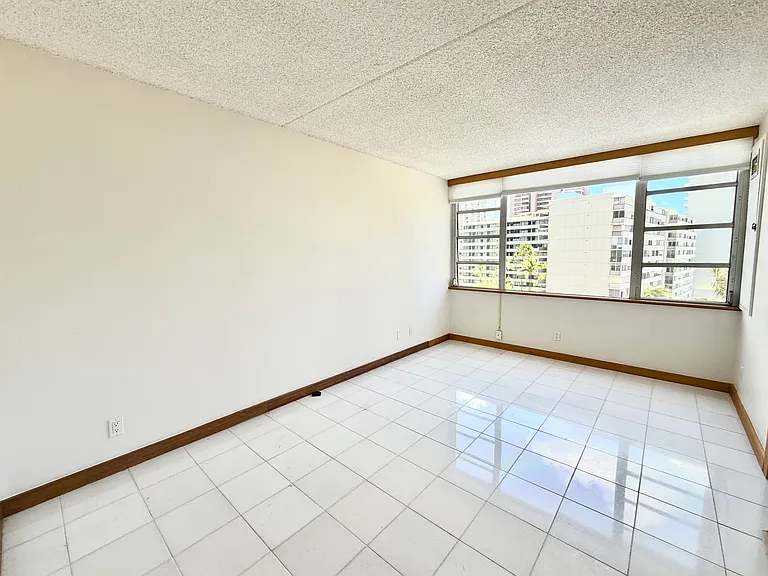 400 Hobron Ln #901 — Photo 5