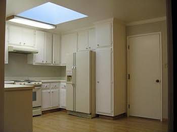 4th image of 3352 Glendale Ave