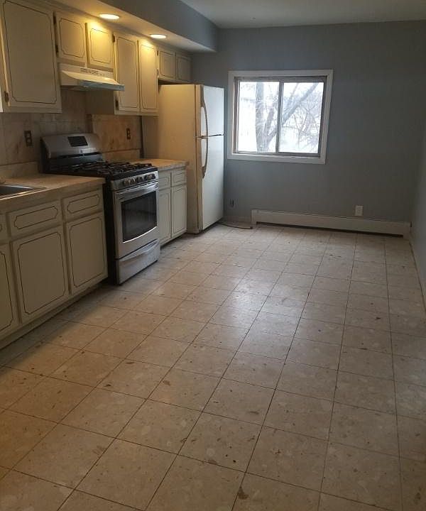 2nd image of 115 Grand St Floor 2