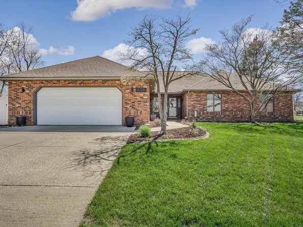 220 Lake Stratford Dr, Fairview Heights, IL 62208