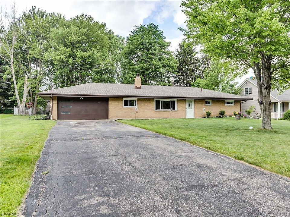 1st image of 1557 Meadowlawn Dr