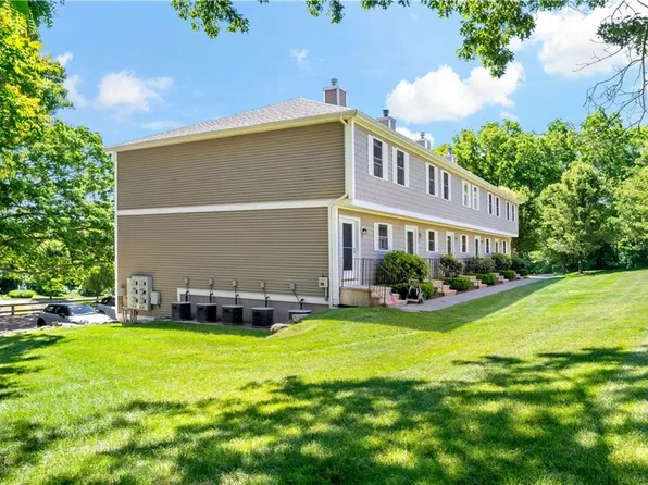 41 Charles Dr Unit 2, Tiverton, RI 02878