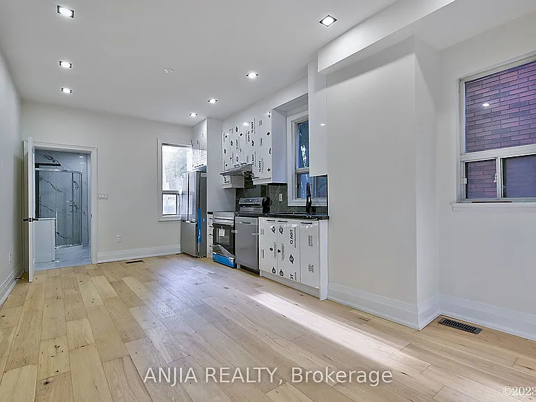 36 Gough Ave #UPPER — Photo 4
