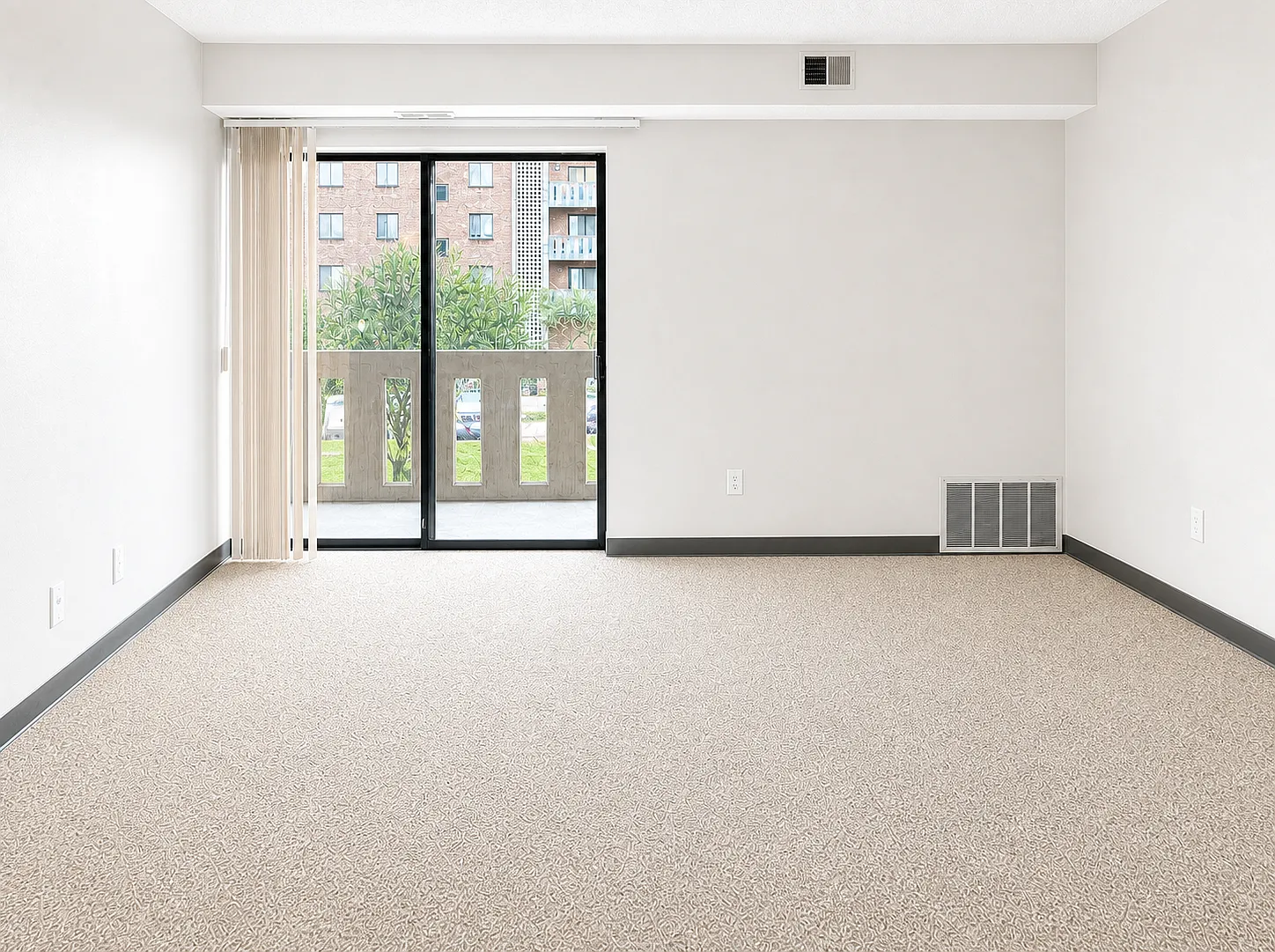 Wellington Square Apartments — Photo 2