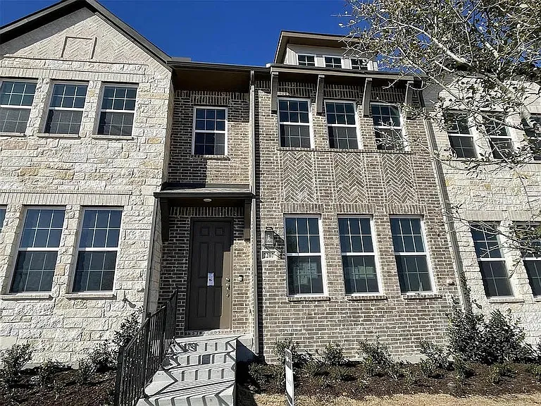 2207 Adena Springs Dr — Photo 2