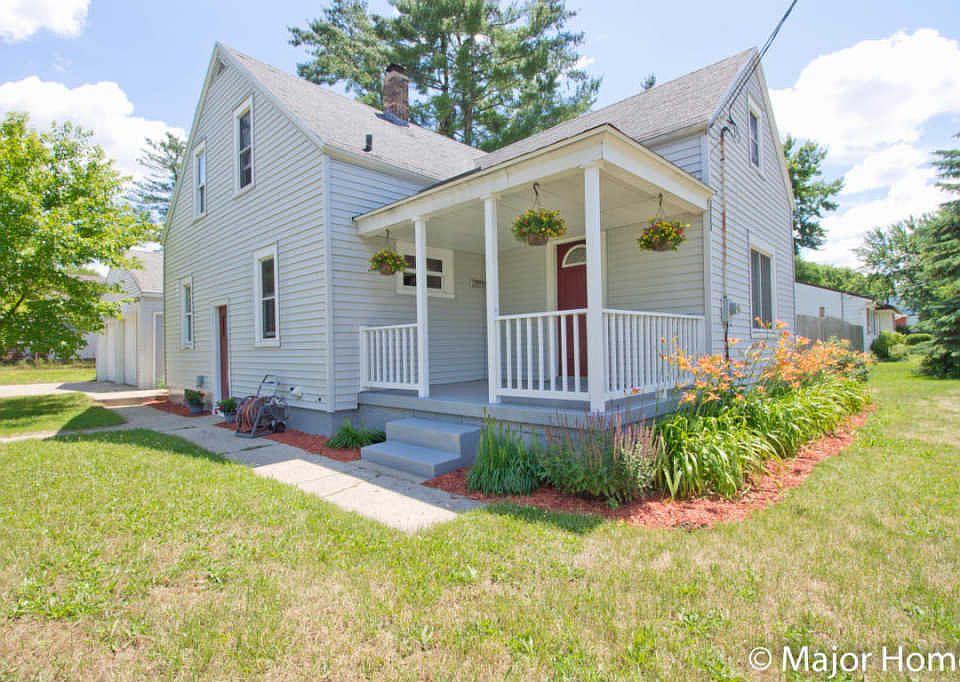 1st image of 2228 Fuller Ave NE