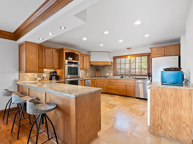 1464 Palisades Rd — Photo 2