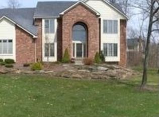 9528 Spruce Run, Brighton, MI 48114