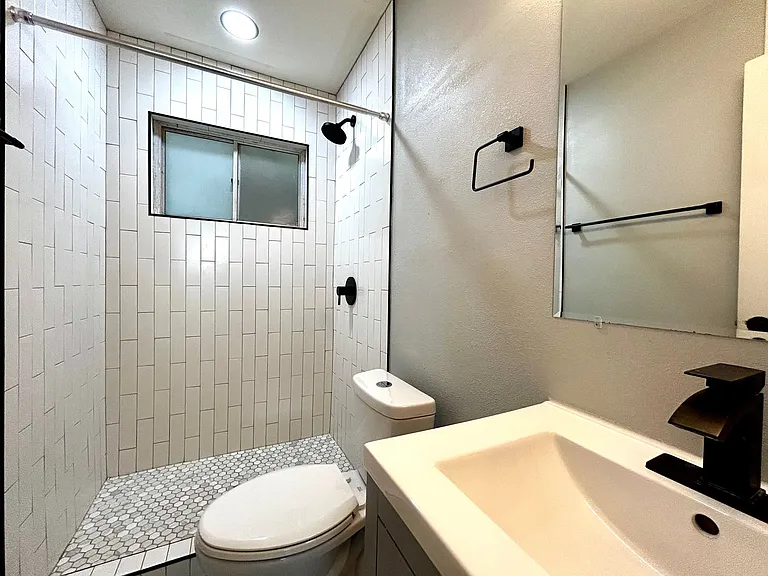 3304 Tom Green St #C — Photo 16