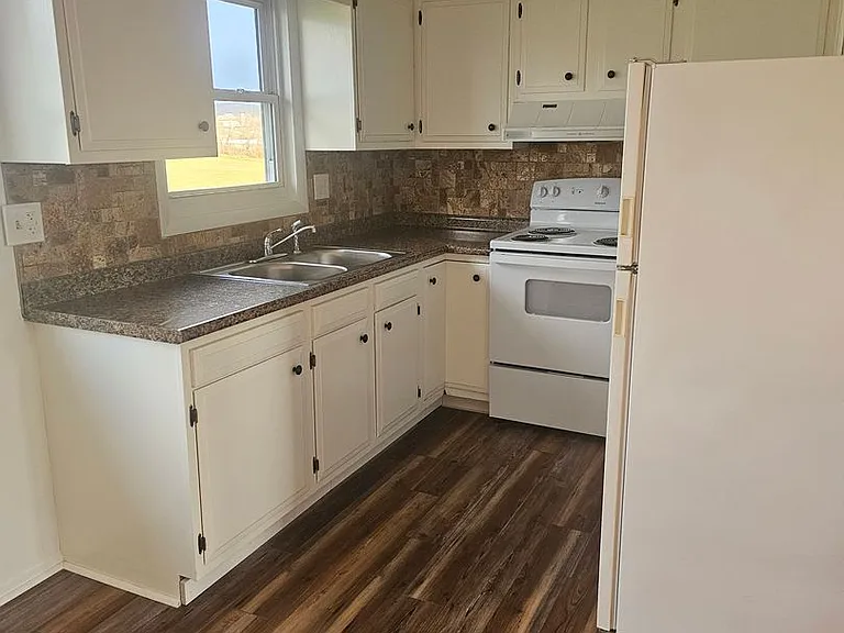 604 Westview Heights Ln — Photo 1