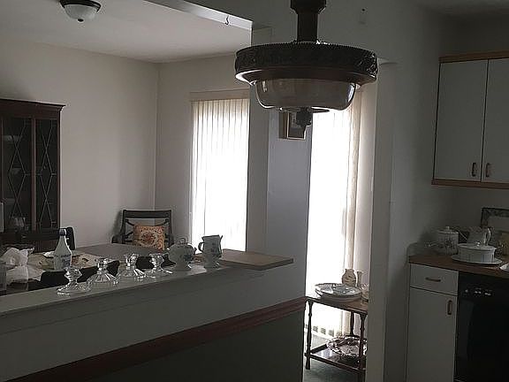 3rd image of 29 Greencroft Ln
