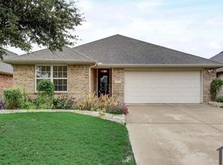 1113 Crest Meadow Dr, Fort Worth, TX 76103