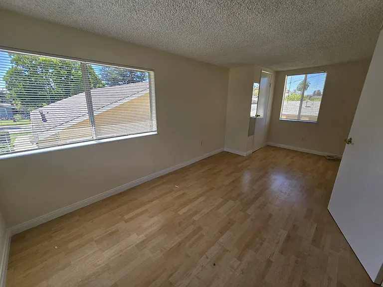 Room 1 of 3