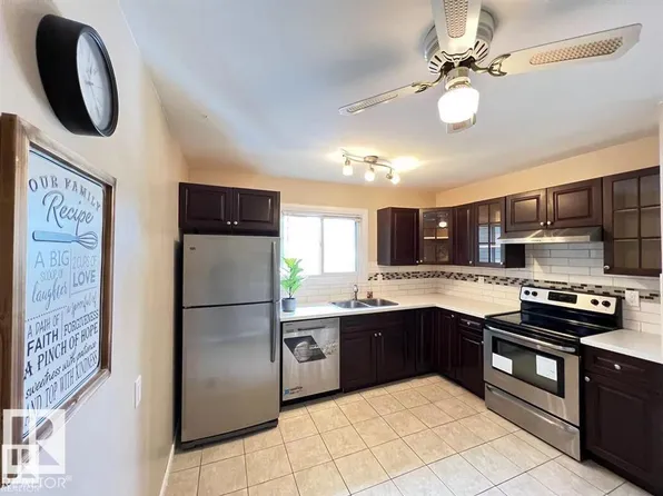 144 Kaskitayo Ct NW, Edmonton, AB T6J 3T3
