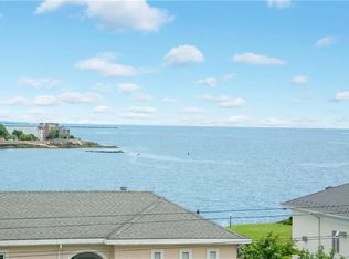 30 Echo Bay Dr, New Rochelle, NY 10805