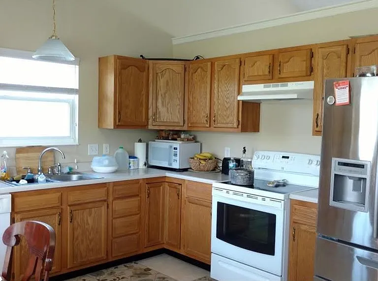 455 Thompson Dr — Photo 5