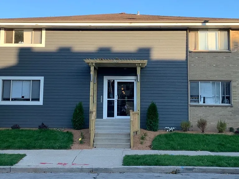 1466 N Farwell Ave — Photo 1