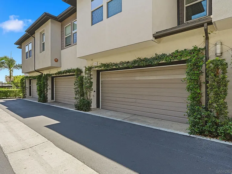 2440 Aperture Cir — Photo 26