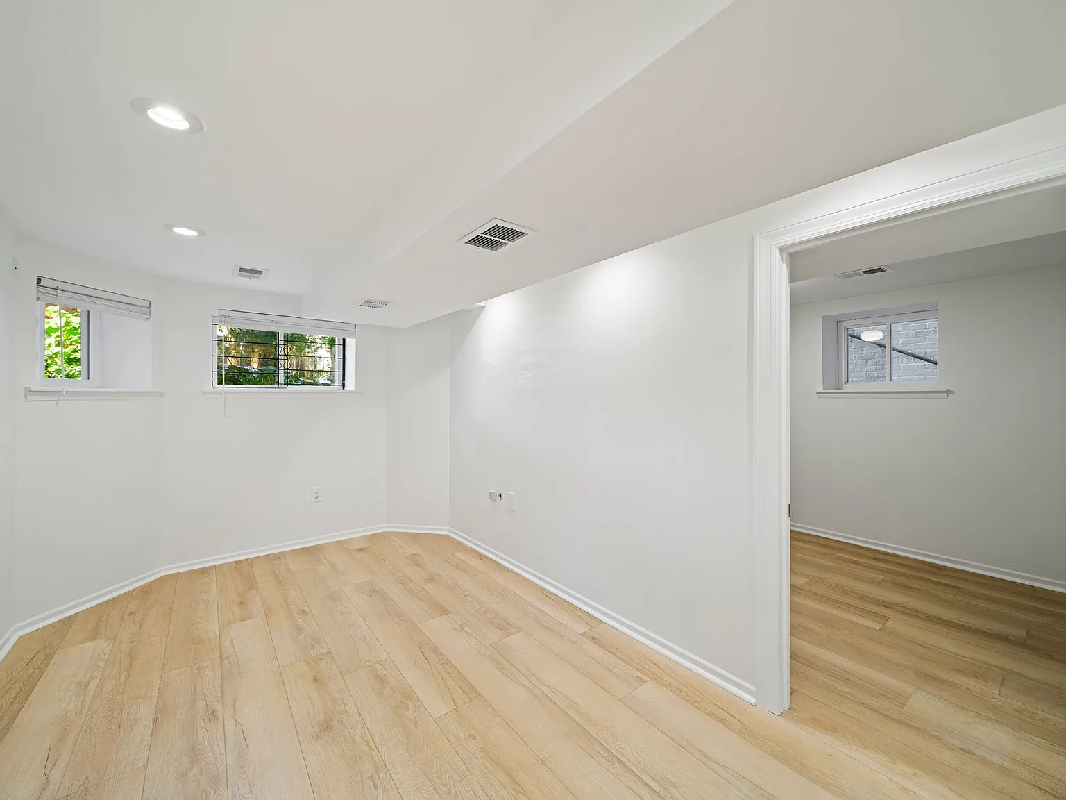2 bed, 550 sqft, $1,900 — Photo 4