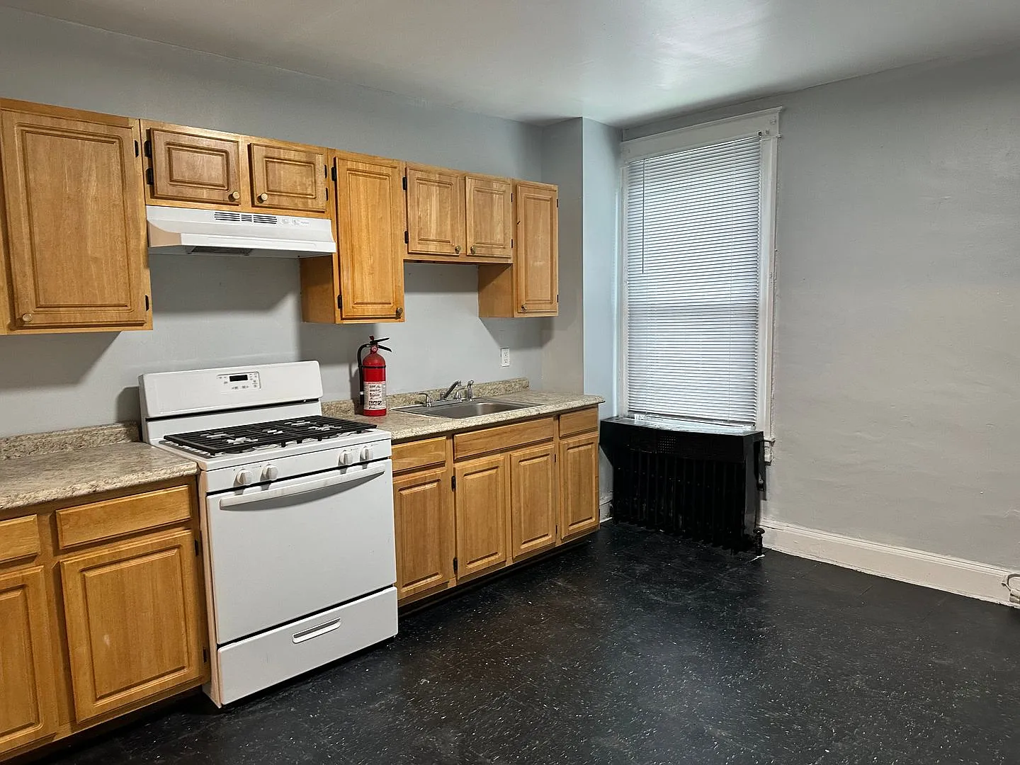 Spacious Home! Finished Basement! W/D! Available Now! — Photo 4