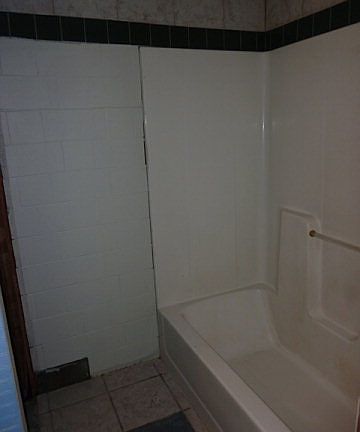 SHOWER/TUB