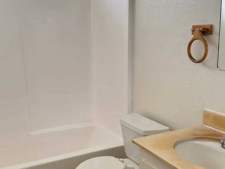 16941 Green Ln #8 — Photo 11