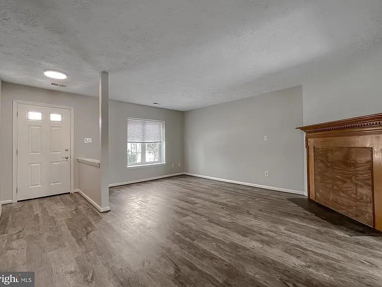 4232 Drake Ct — Photo 2