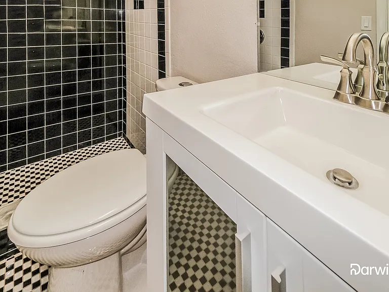 2244 Coventry Dr — Photo 14