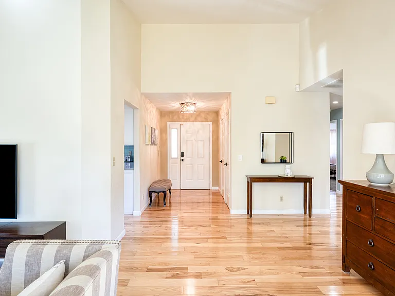 2310 S Hampton Cir — Photo 5