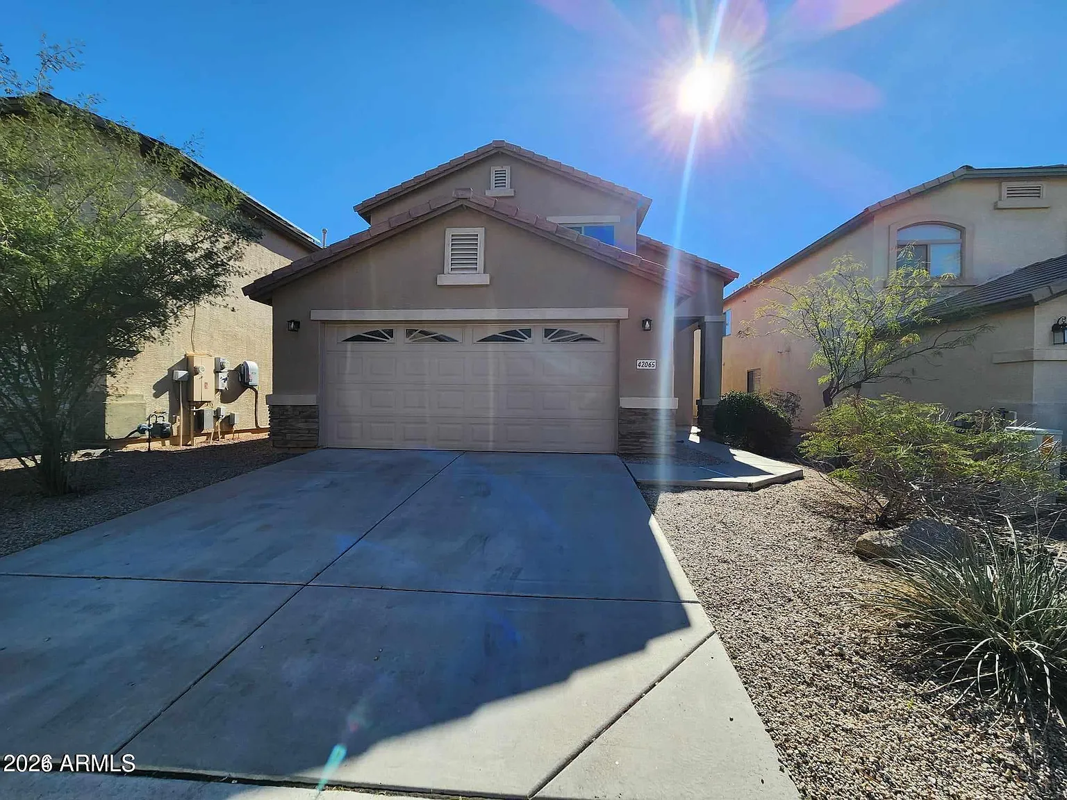 4 bed, 3.0 bath, 2518 sqft, $2,050 — Photo 1