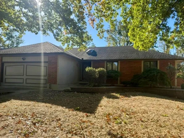 3616 NW Dogwood Dr, Blue Springs, MO 64015