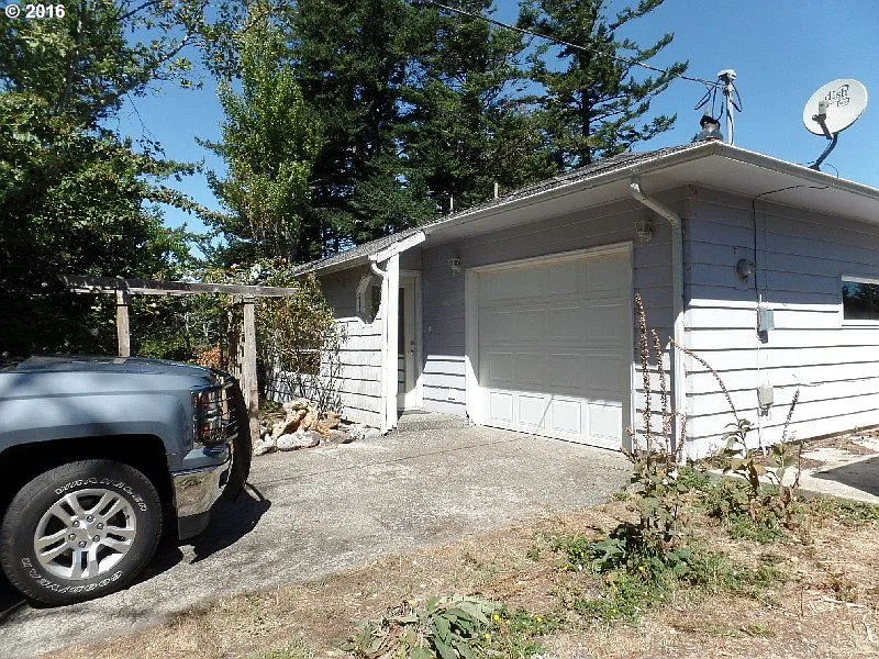 1142 Lakeshore Dr photo 1