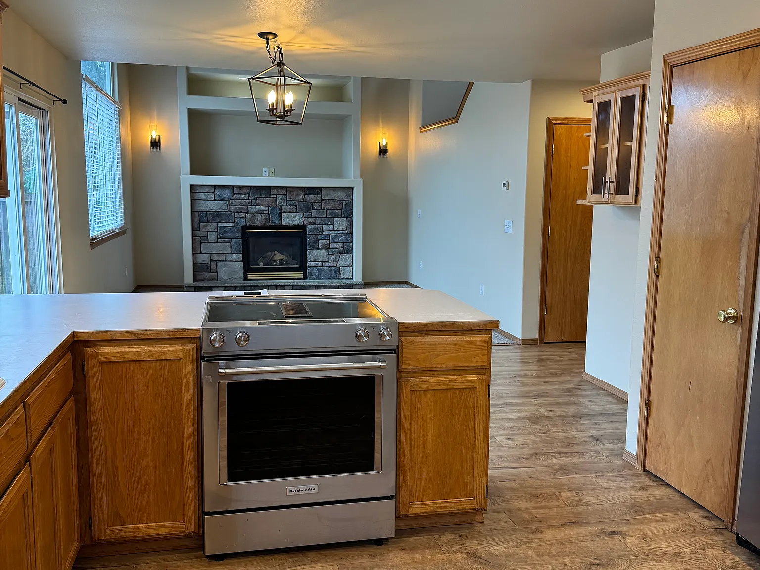 3 bed, 1559 sqft, $2,795 — Photo 4