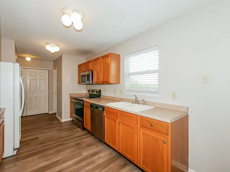 2344 Summerwood Ln — Photo 12